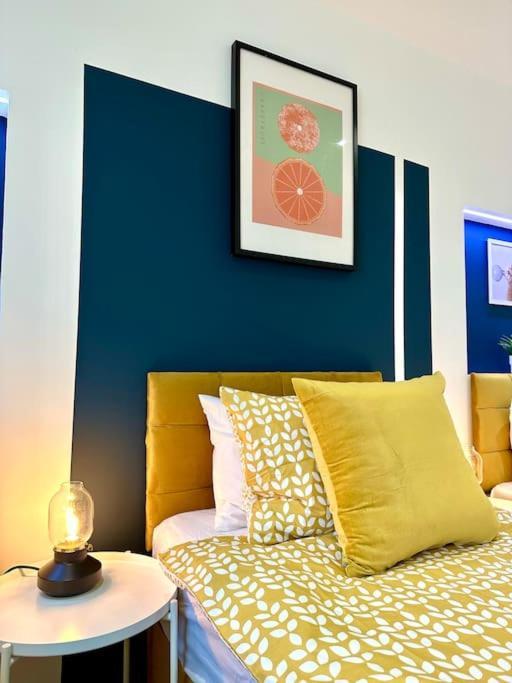 Holiday home Spacious Group Haven: 8-bedroom Comfort Near Town & Bournemouth