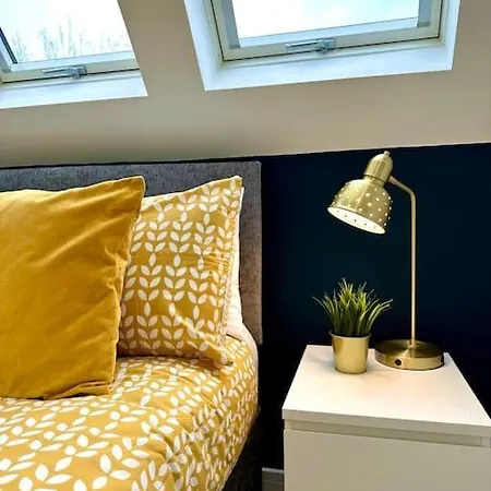 Spacious Bournemouth Group Haven: 8-Bedroom Comfort Near Town & Beach Exterior photo