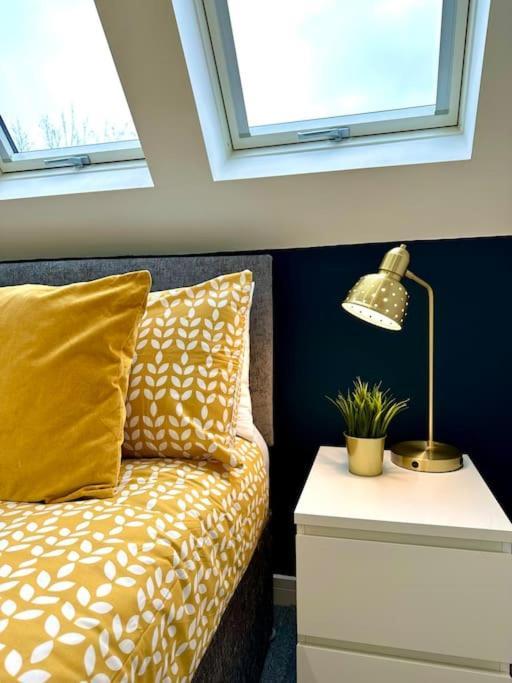 Holiday home Spacious Group Haven: 8-bedroom Comfort Near Town & *