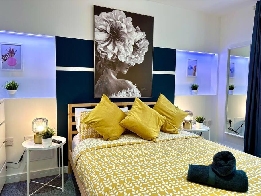 Holiday home Spacious Group Haven: 8-bedroom Comfort Near Town &