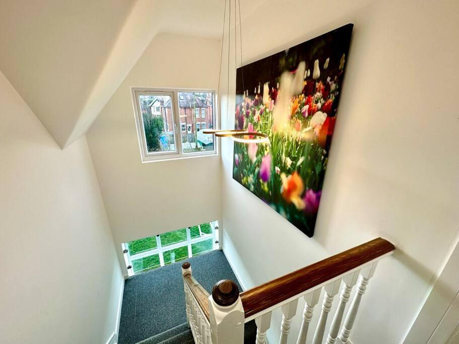 Spacious Group Haven: 8-bedroom Comfort Near Town & Holiday home *