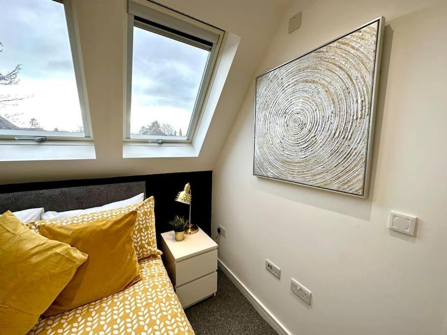 Spacious Group Haven: 8-bedroom Comfort Near Town & * Bournemouth