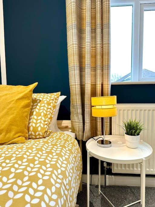 Holiday home Spacious Group Haven: 8-bedroom Comfort Near Town &