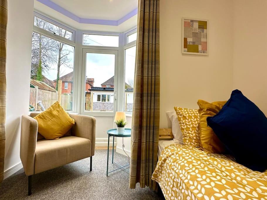 Holiday home Spacious Group Haven: 8-bedroom Comfort Near Town &